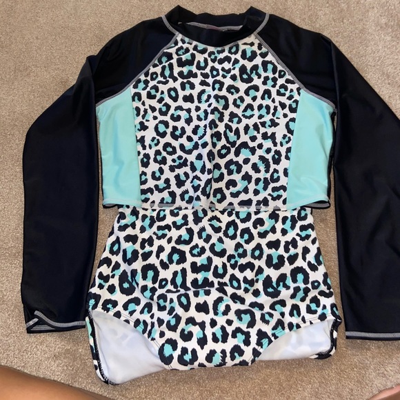 Bundle of swimsuit and swimsuit top - Picture 3 of 5